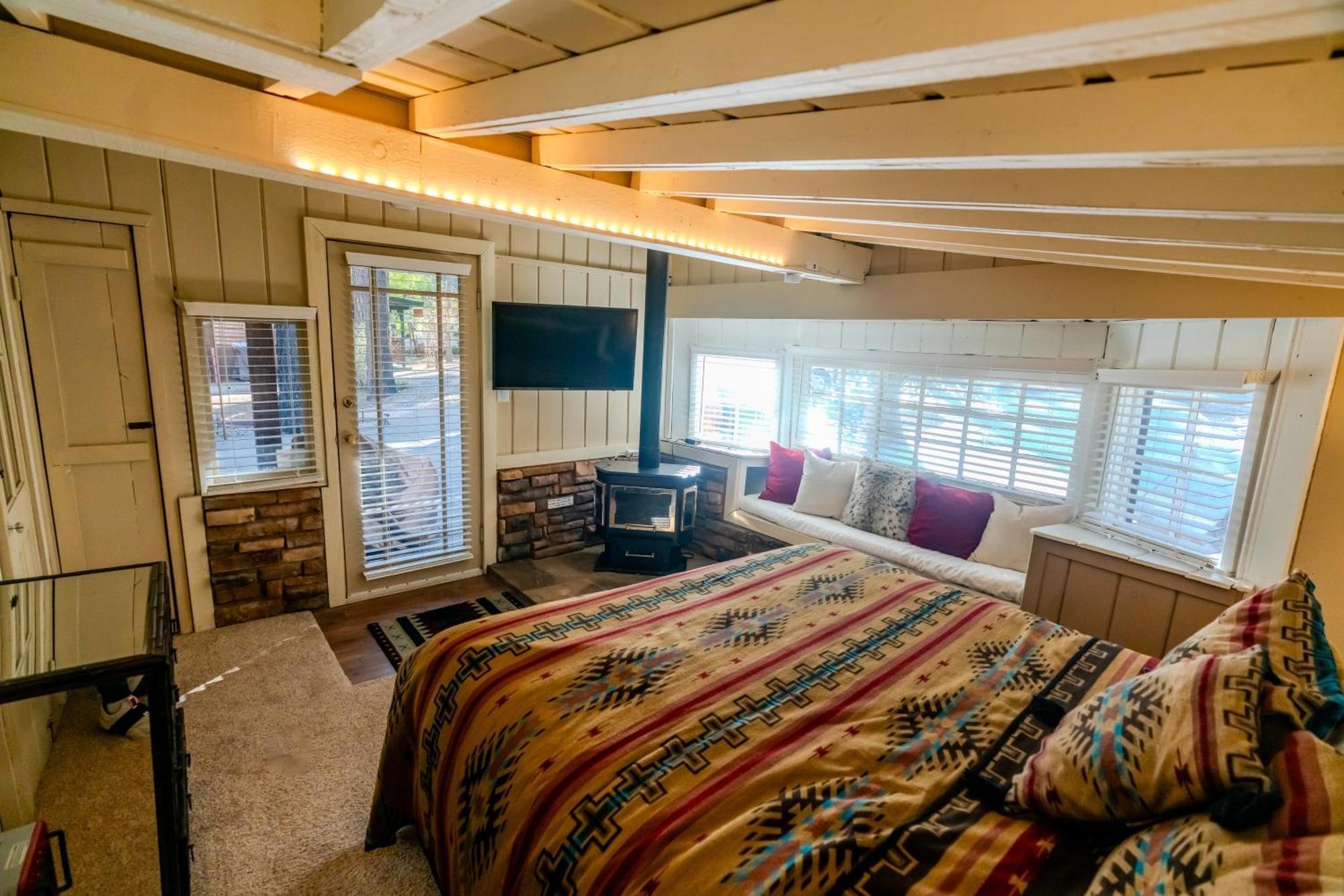 Hobbit House In Big Bear Villa บิ๊กแบร์เลค ภายนอก รูปภาพ